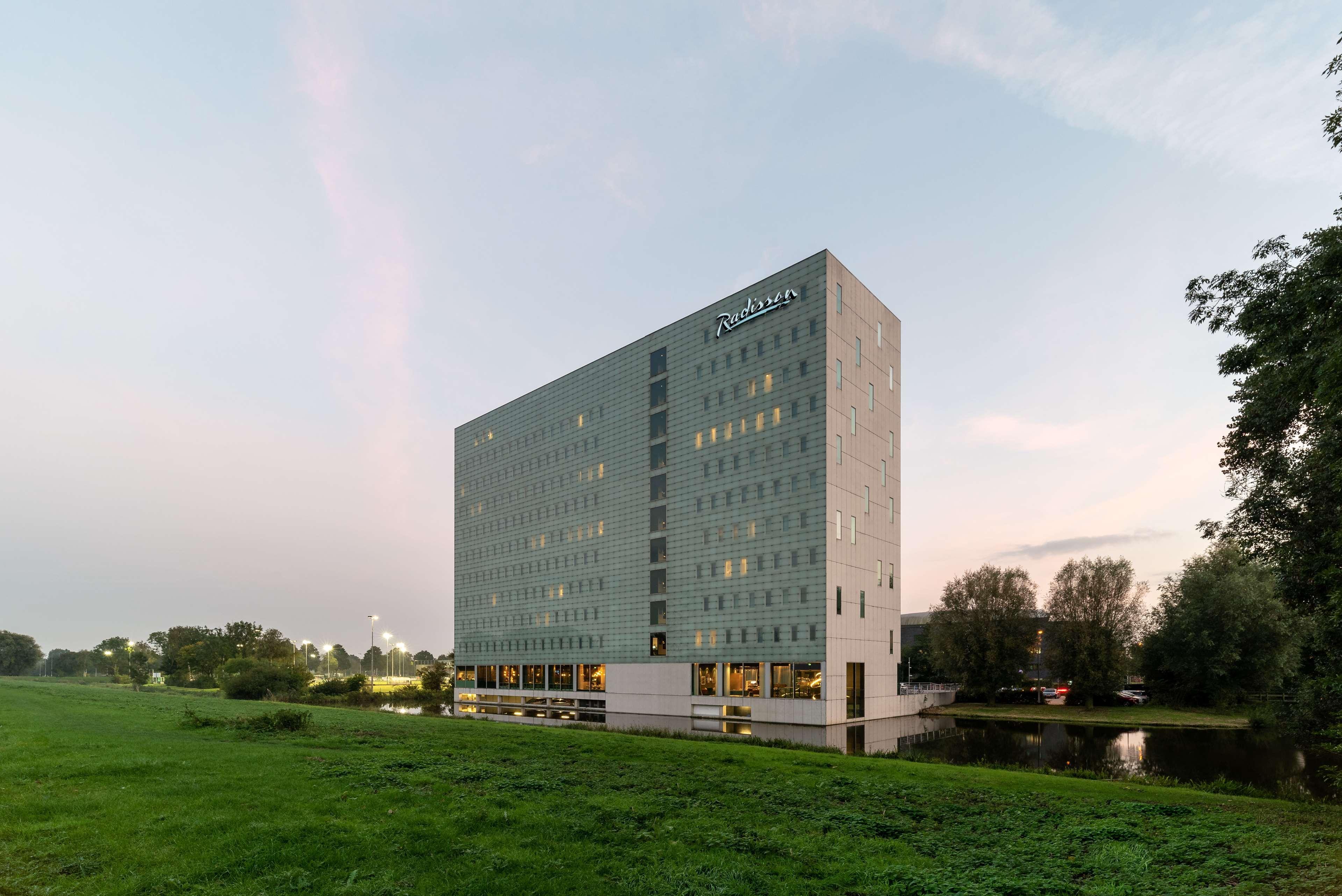 Radisson Hotel And Suites Amsterdam South Екстериор снимка